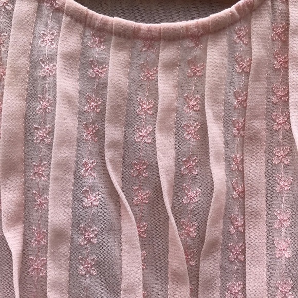 The limited SHEER sleeveless blouse - Picture 3 of 3